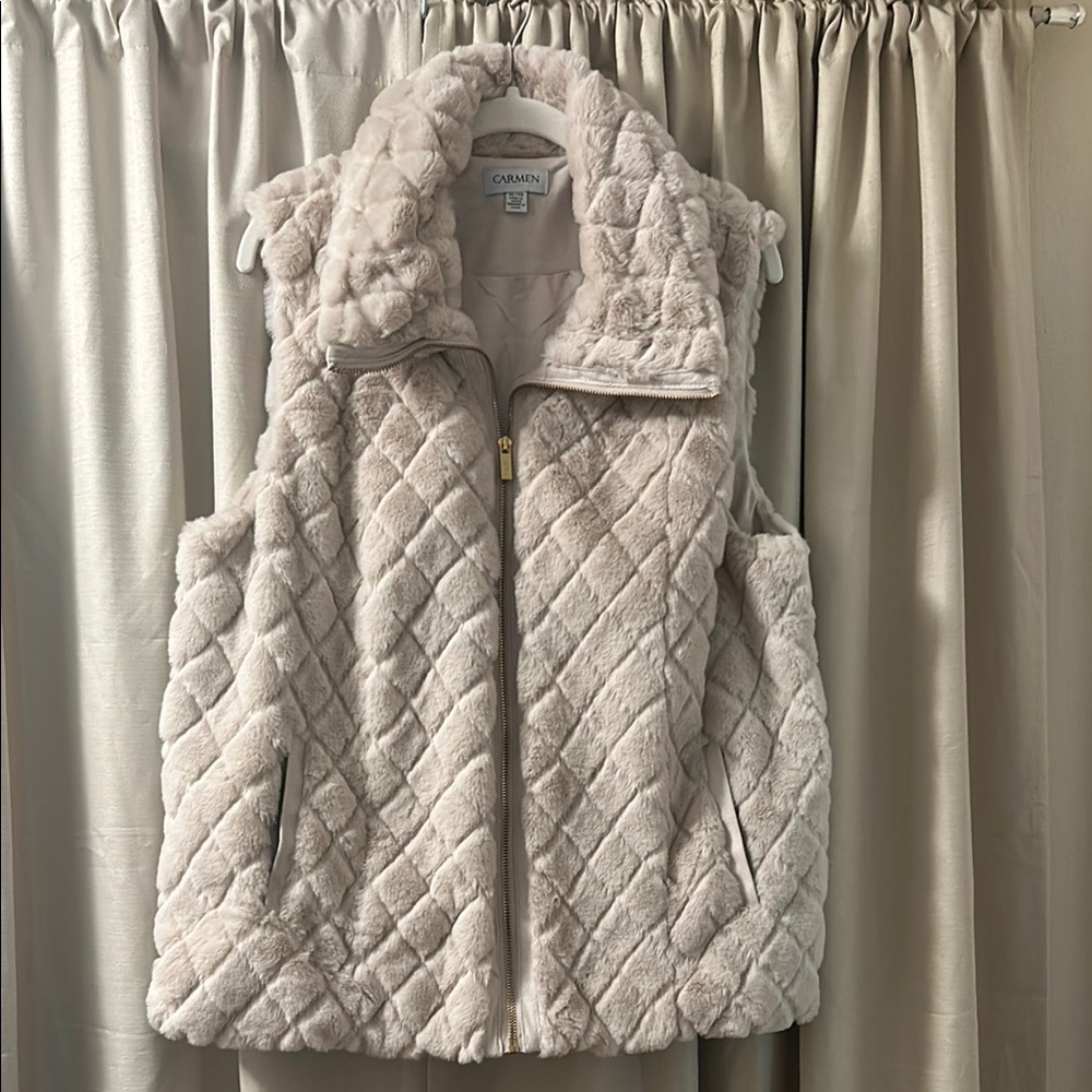 Carmen Cream Faux Fur Vest- looks quilted